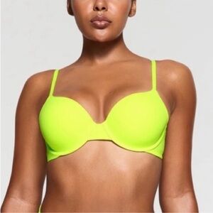 NWT- Skims.  Fits everybody T-shirt bra. Color: Green Highlighter. Size: 46DDD